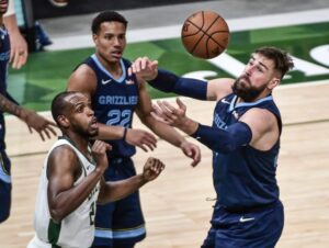 "Grizzlies" ekipa svečiuose įveikė "Bucks"