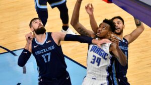 "Grizzlies" pakilo į 8-ąją Vakarų konferencijos vietą
